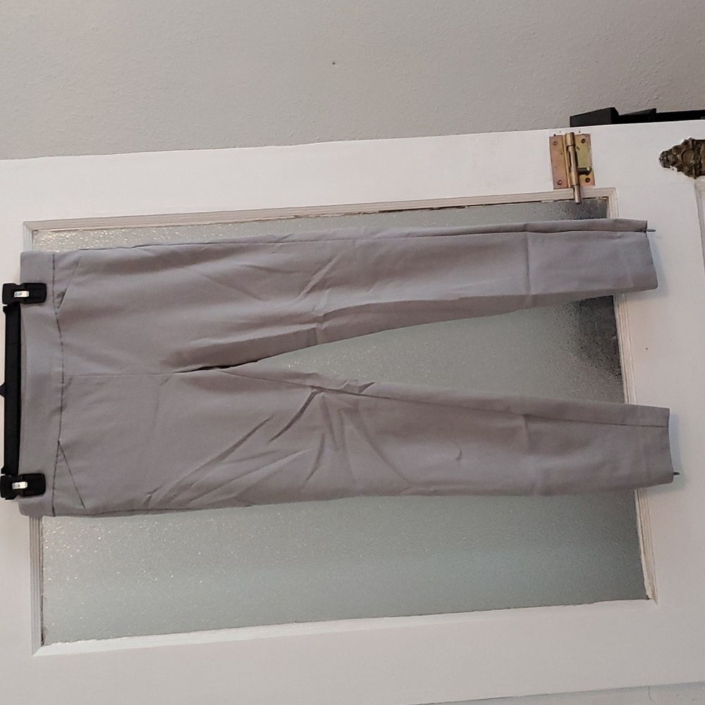 WHBM SZ  6 Gray ankle pants